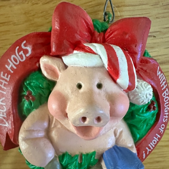 Hallmark 1992 Deck the Hogs with Boughs of Holly Ornament - Picture 2 of 16